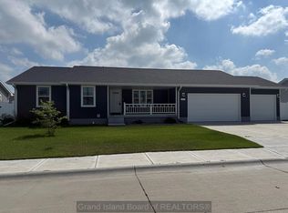 520 Kenneth Dr, Grand Island, NE 68803