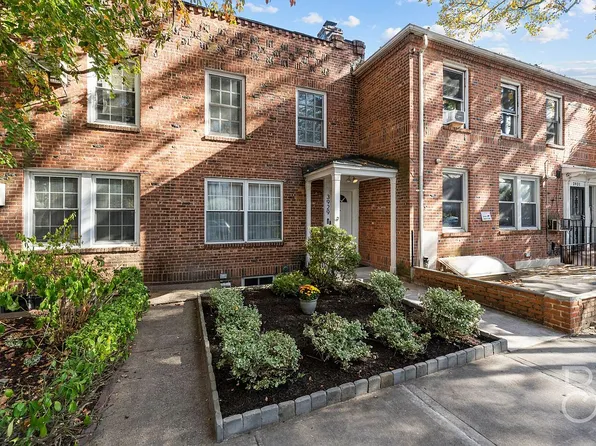 39-29 49th St, Sunnyside, NY 11104