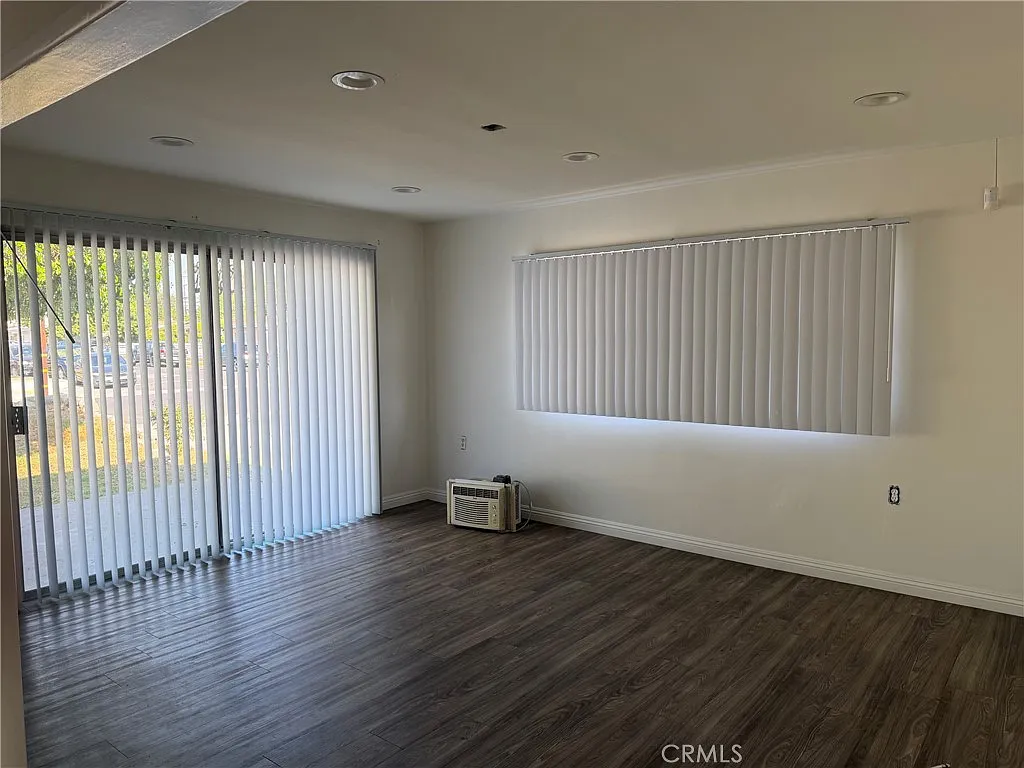 2 bed, 1.0 bath, 740 sqft, $2,500 — Photo 2