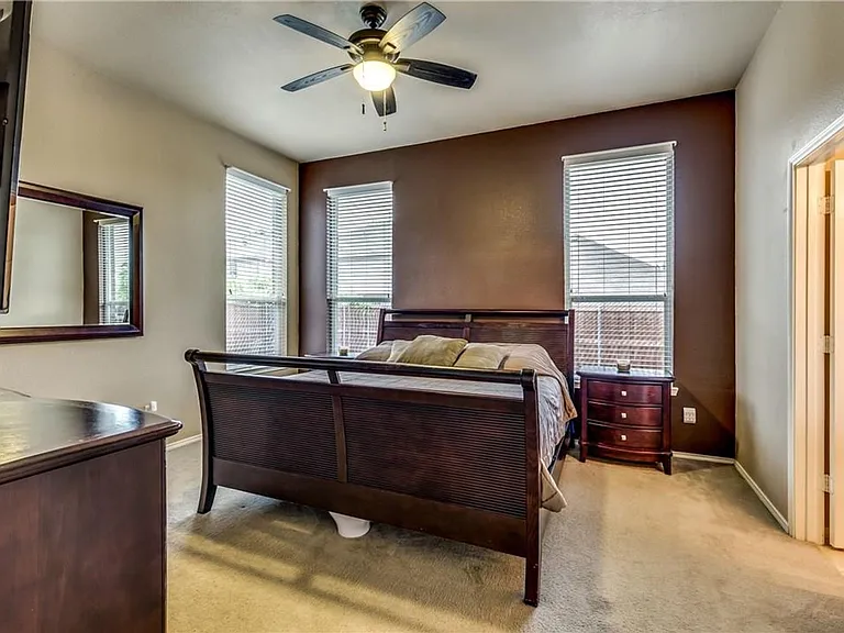 5913 Dustin Trl — Photo 9