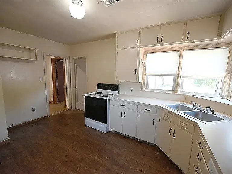 125 S Redwood Dr — Photo 5