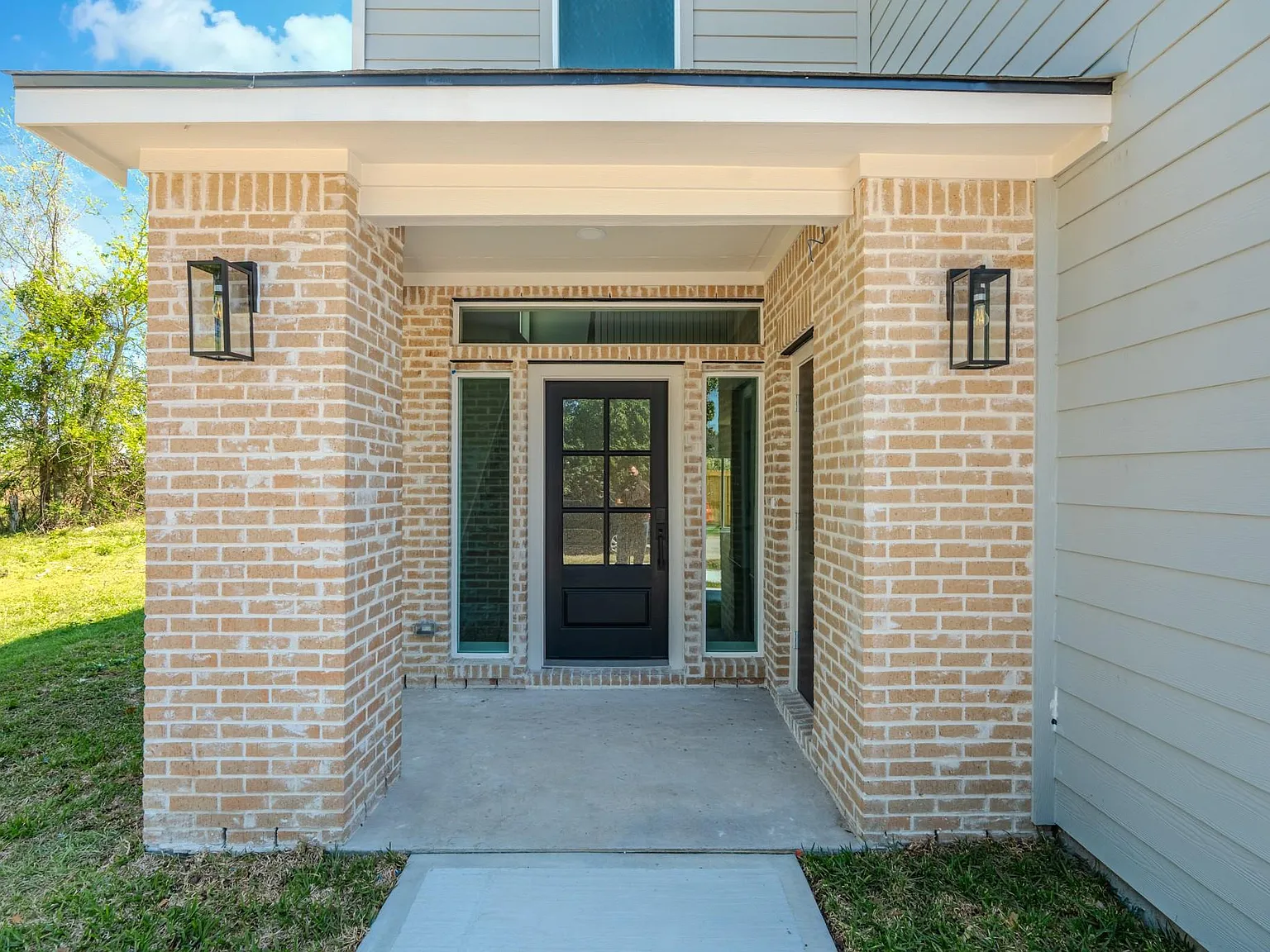 3 bed, 2.5 bath, 2946 sqft, $3,200 — Photo 2