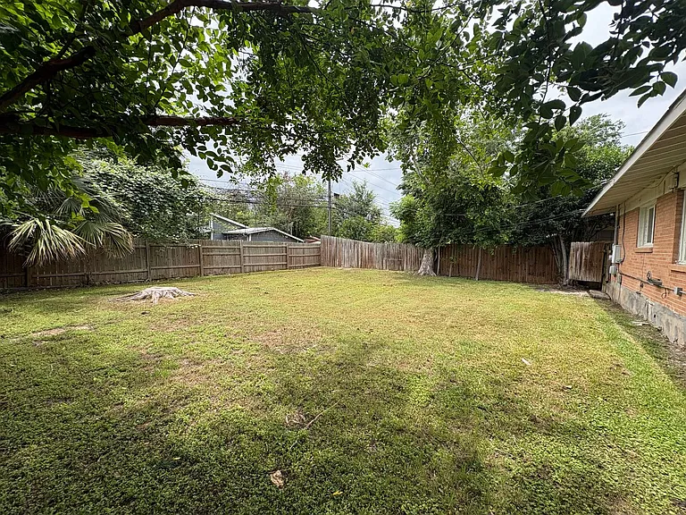 1307 Corona Dr — Photo 26