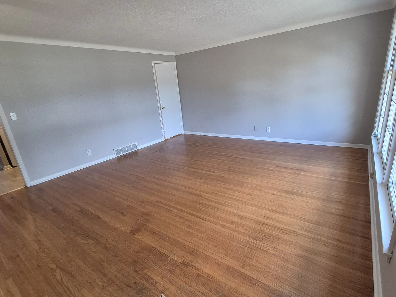 3 bed, 1920 sqft, $2,400 — Photo 4