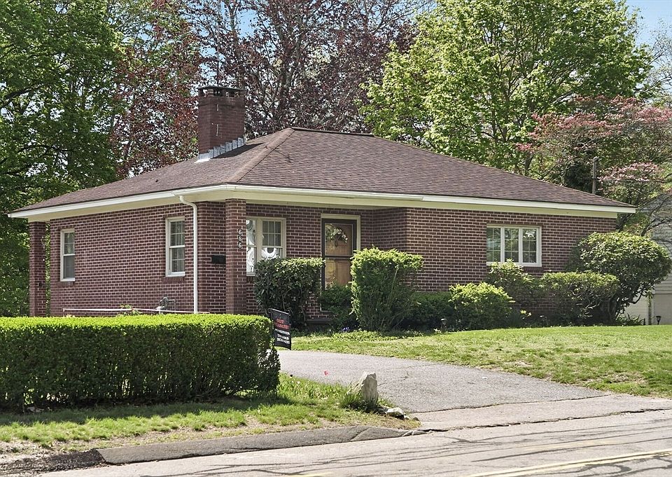 1st image of 686 Cohannet St