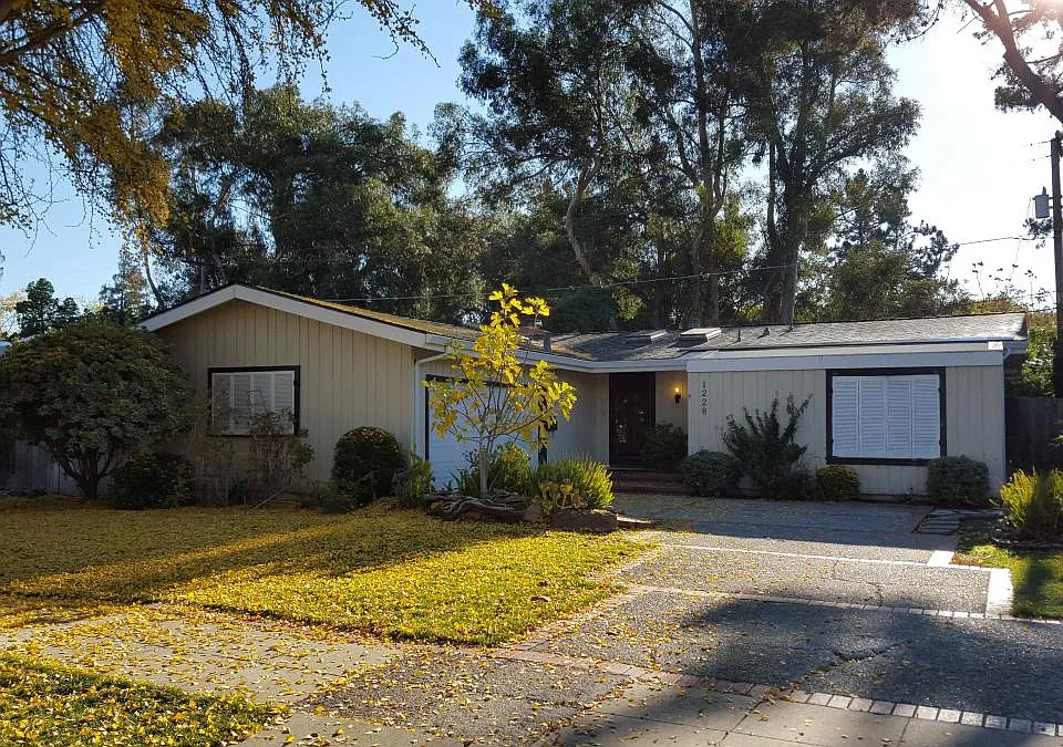 1228 Avis Dr