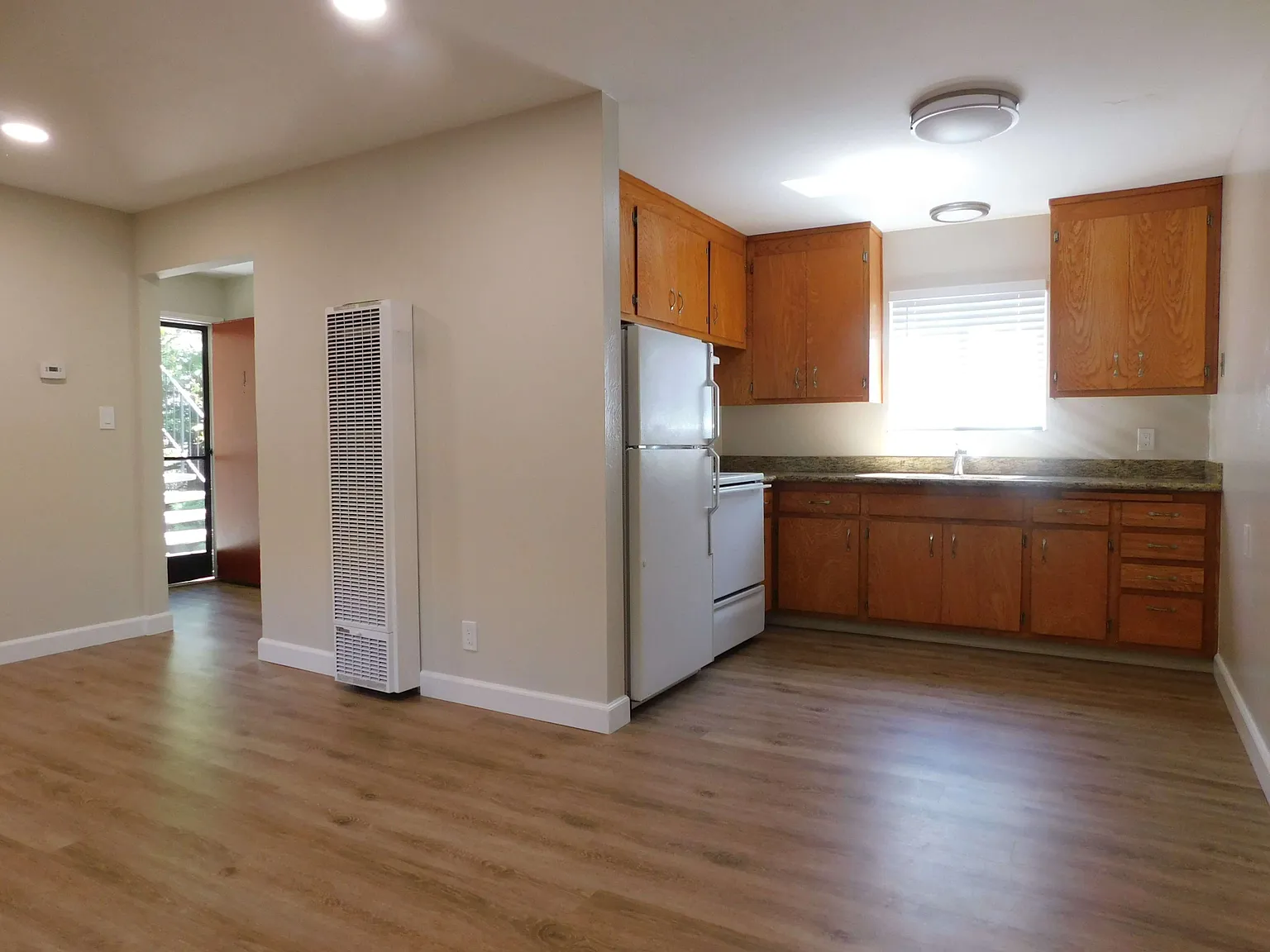 20938 Locust St — Photo 3