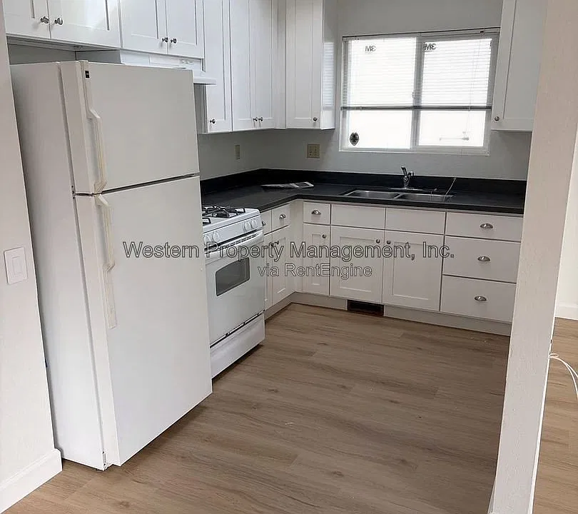 801 Estates Dr