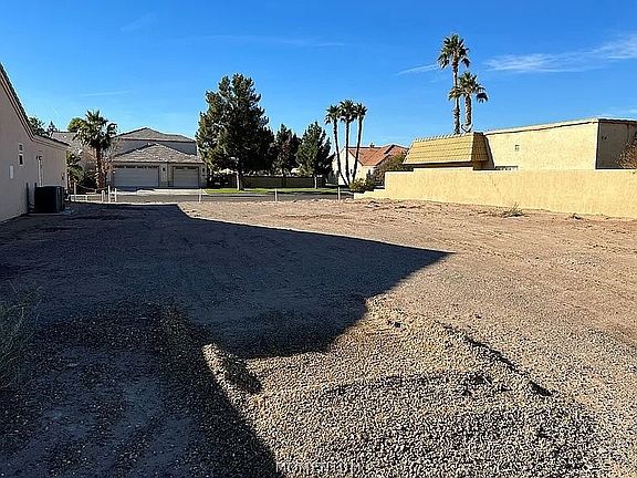 3rd image of 2960 Country Club Way