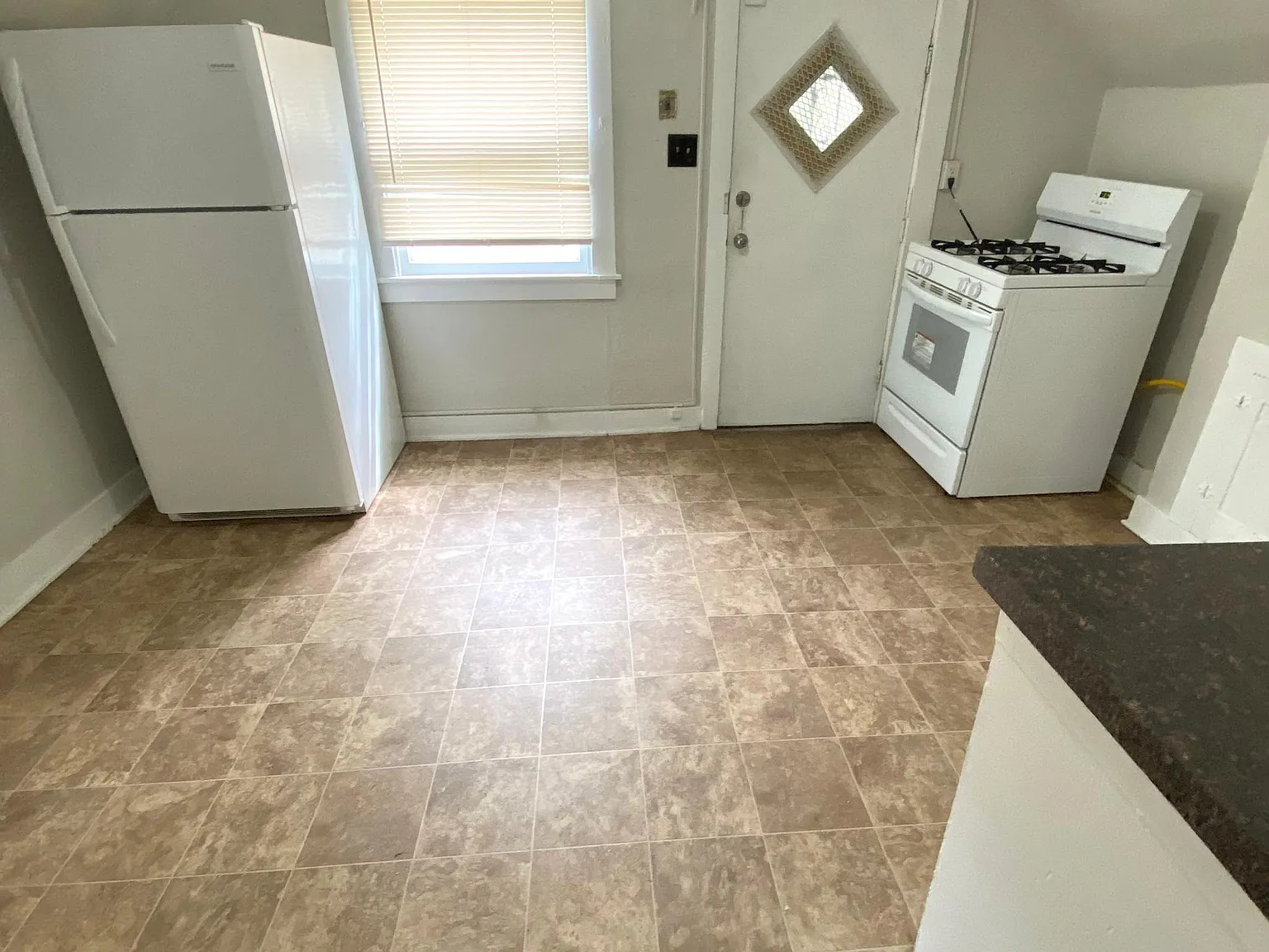 2 bed, 750 sqft, $795 — Photo 3
