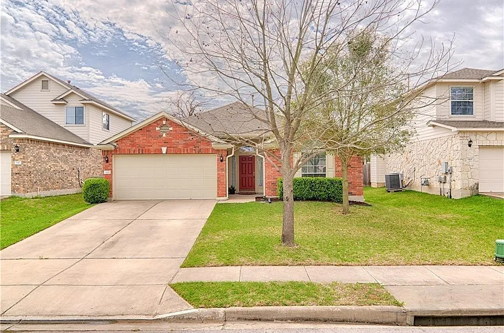 3 bed, 2.0 bath, 1826 sqft, $2,450 — Photo 1