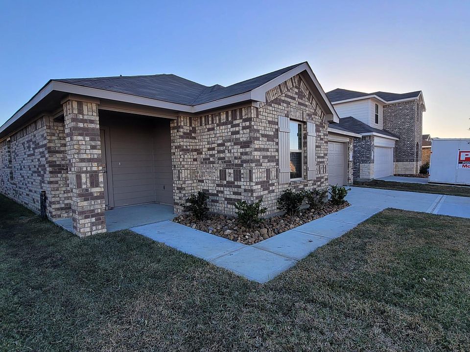 1st image of 21611 Oakwood Mdws