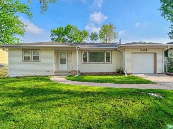 5424 Northwest Dr, Omaha, NE 68104