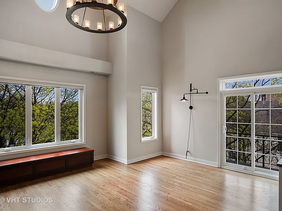 2nd image of 3300 N Lakewood Ave #3