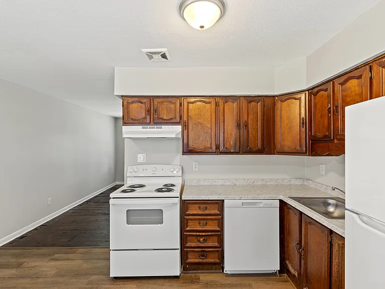 604 Hi Crest Dr — Photo 9