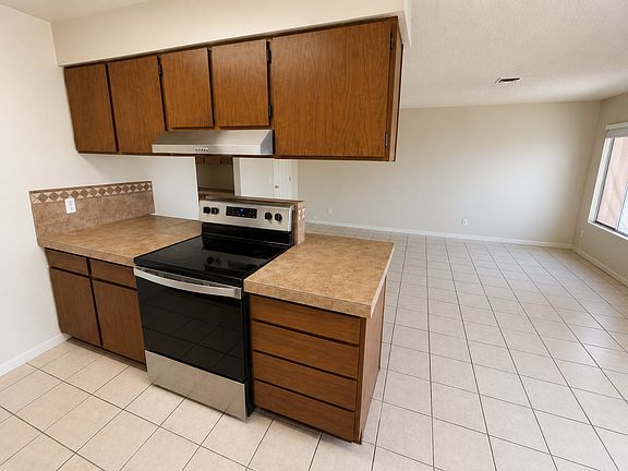 2nd image of 2720 El Dorado Ave N APT 1