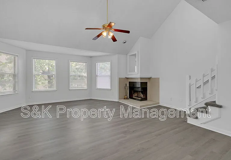 517 Mary Robert Ln #1 — Photo 2