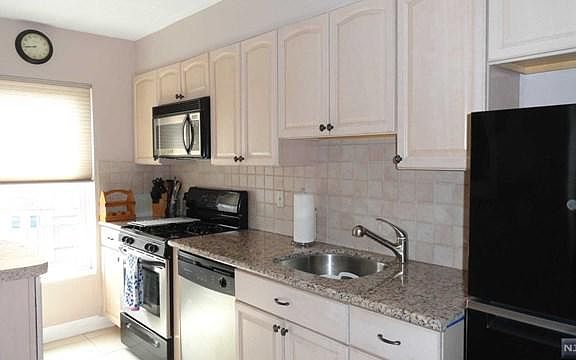 5th image of 5 Romaine Ct APT B1