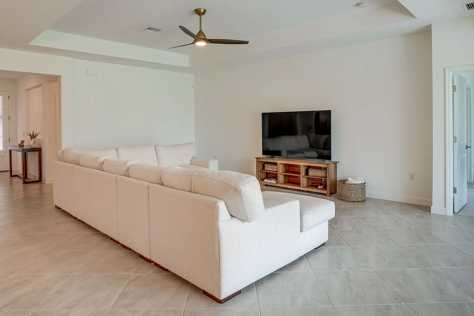 3 bed, 3.0 bath, 2443 sqft, $5,564 — Photo 2