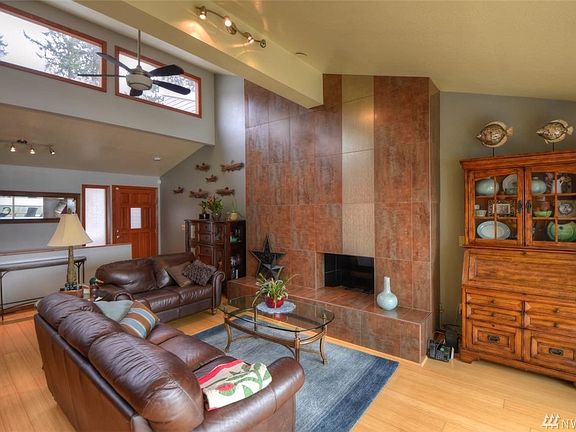 4th image of 1801 E Bay Dr NE APT D