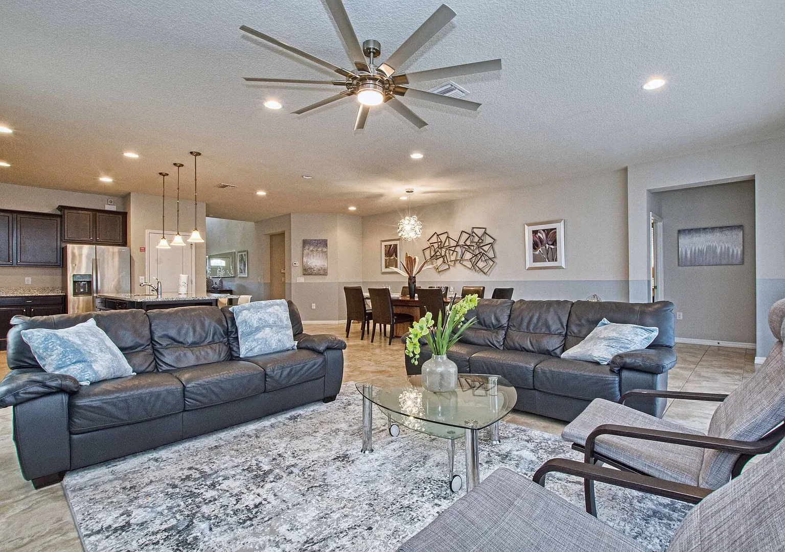 Home 8 Bdrm at Windsor Westside with Top Amenities — Photo 1