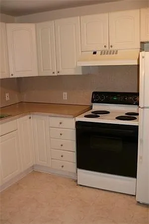 577 Hammond St #2 — Photo 10