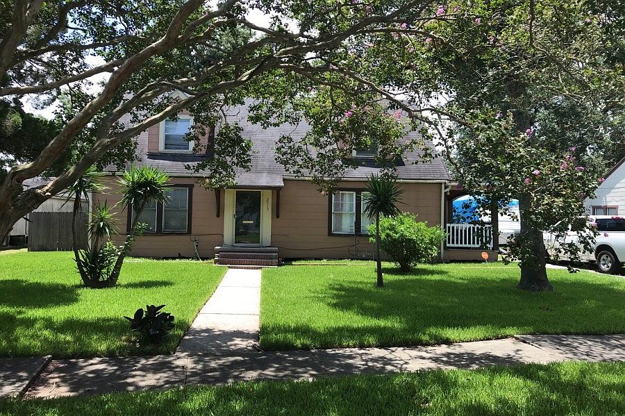 1st image of 2915 Las Palmas Dr