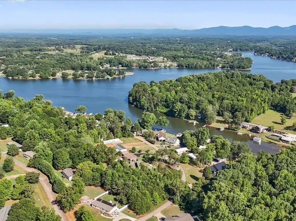 29 Lake Front Cir, Lyman, SC 29365