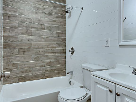 4th image of 1521 Bryant Ave