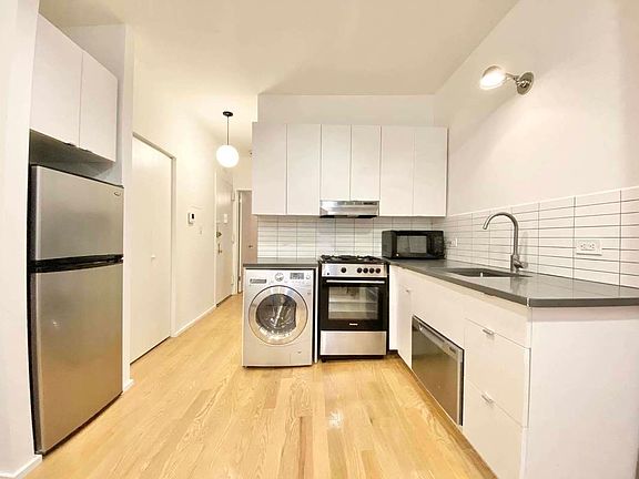 3rd image of 410 W 36th St #E3