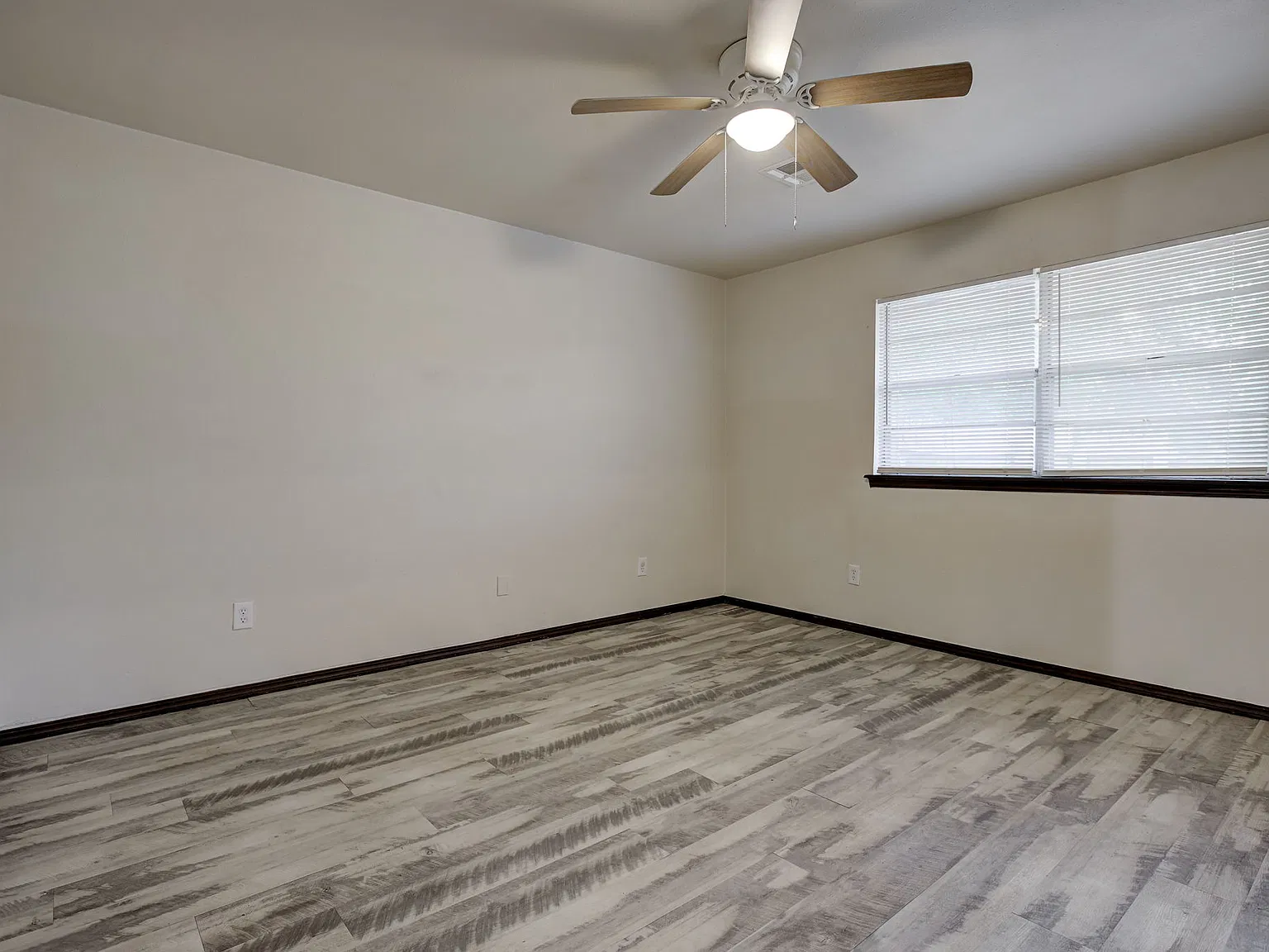 1420 Oakcrest Avenue - 1 — Photo 3