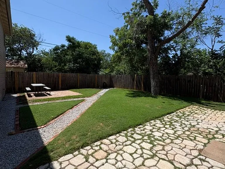 1018 Portland Ave — Photo 12