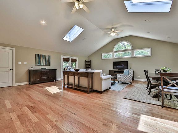 2nd image of 239 Kings Ct