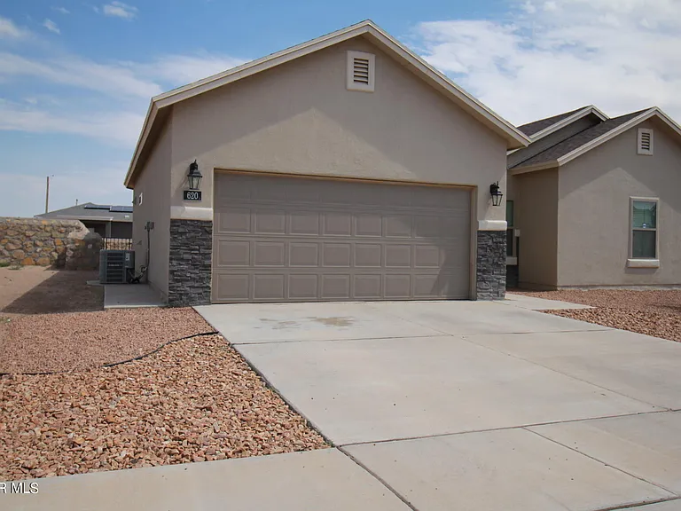 620 Adrian Arellano St W — Photo 86