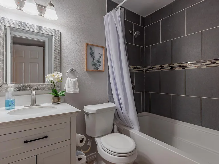 219 Andrews St #7 — Photo 34
