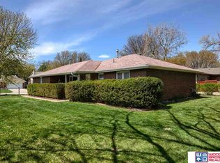 4248 Ridgeview Dr, Lincoln, NE 68506