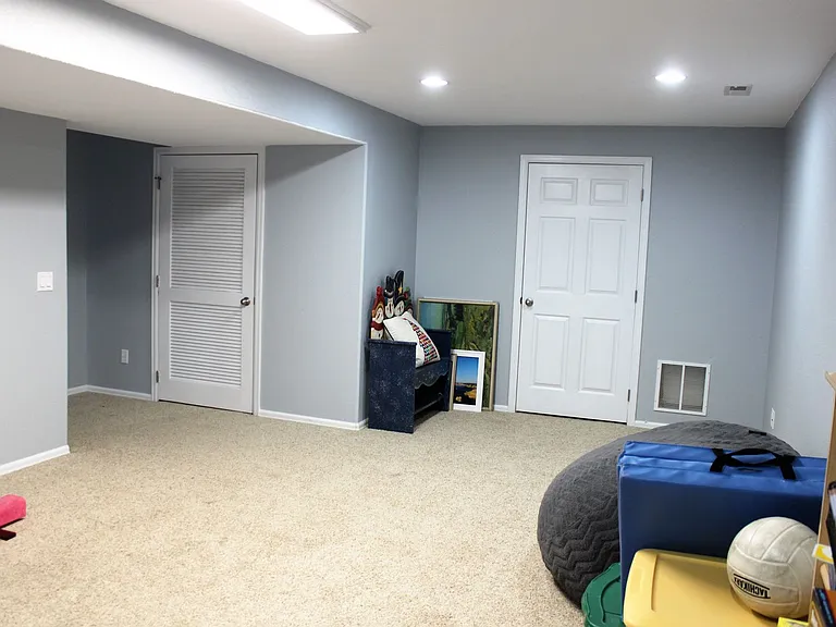 7665 Chancellor Dr — Photo 35