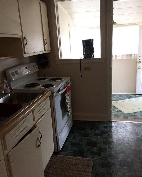 2nd image of 220 Forest Hill Ave