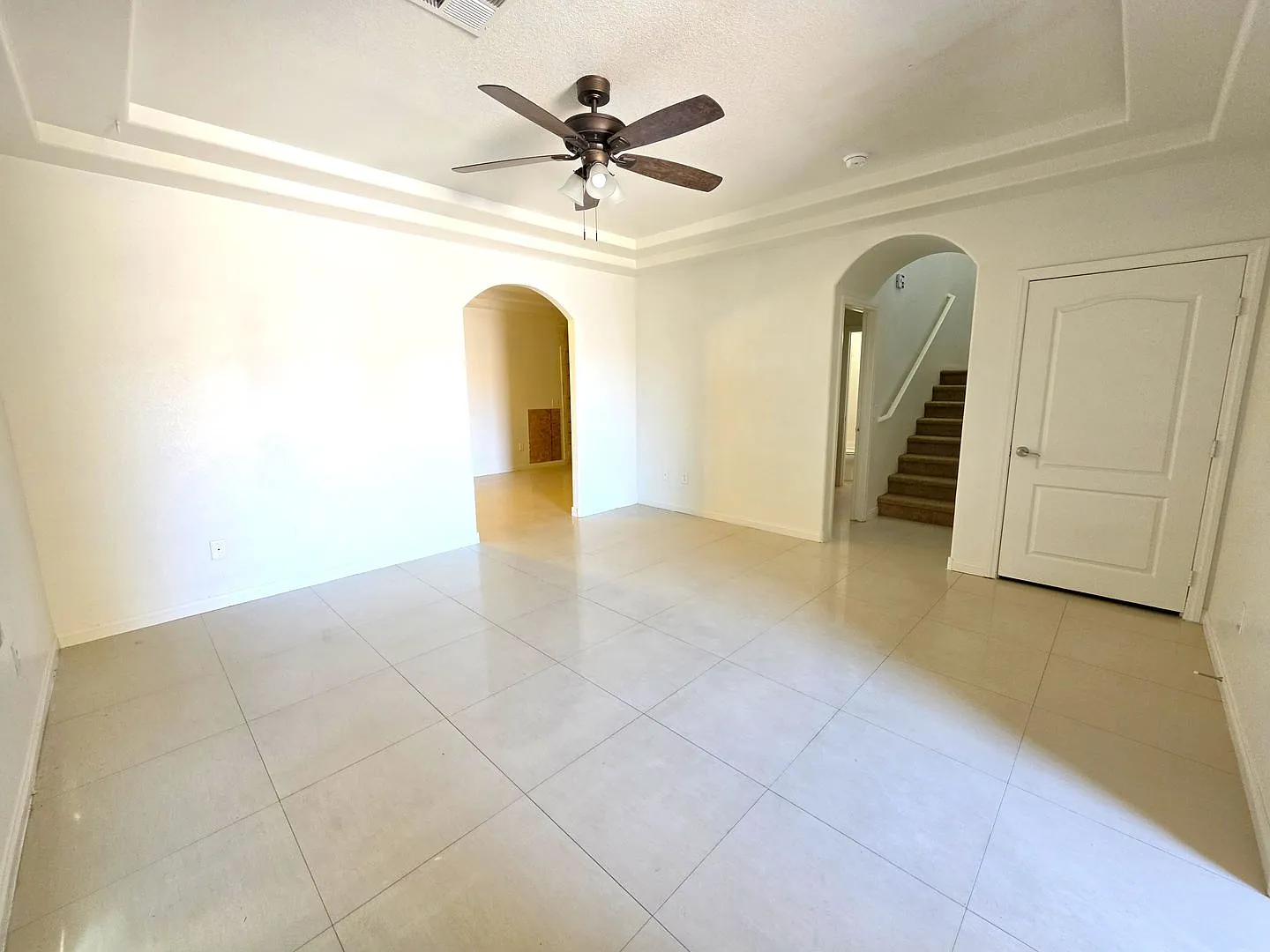 2 Story , 4 bedroom with RV Gate 4895 E. Baltimore — Photo 3