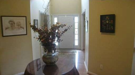 5th image of 308 Winkfield Ln SW