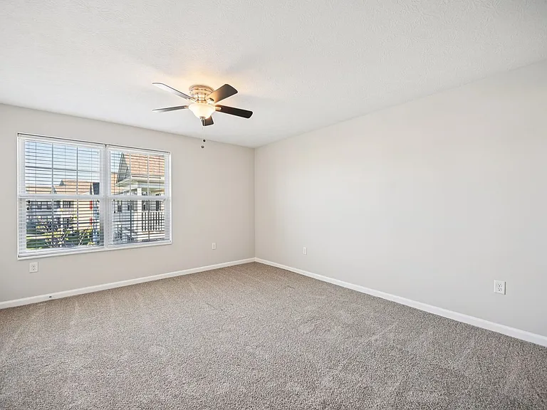 Latham Apartments — Photo 43
