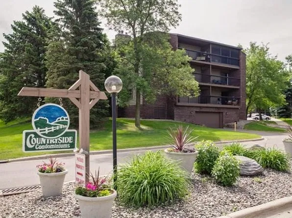 7401 101st St W #121, Bloomington, MN 55438