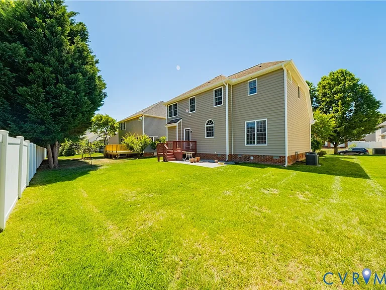 9721 Pemberton Crossing Dr — Photo 2