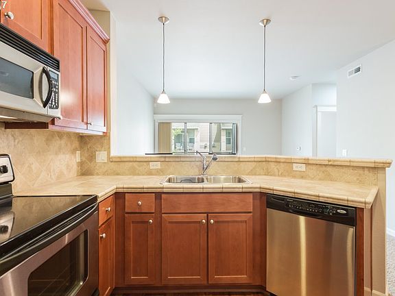 5th image of 3745 Summerlinn Dr