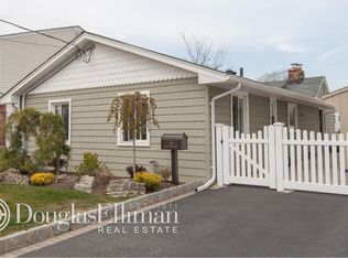 39 Park Lane Pl, Massapequa, NY 11758