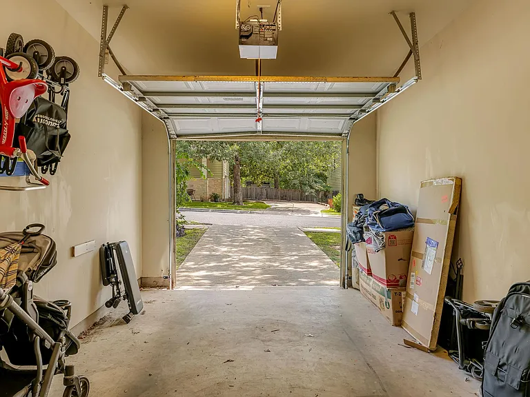 1821 Village Oak Ct — Photo 32