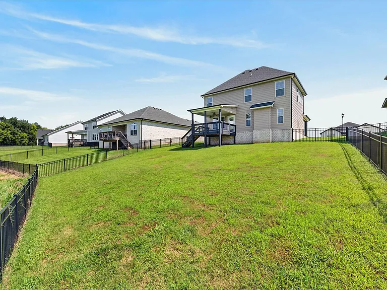 393 Frontier Dr — Photo 35