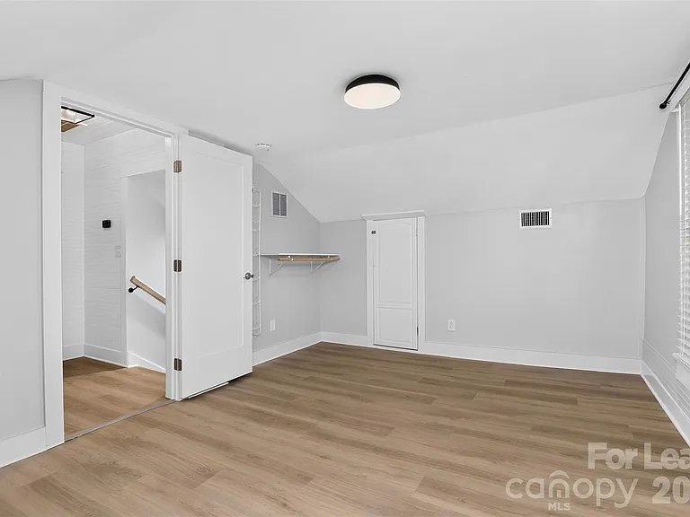 204 E McNeely Ave — Photo 28