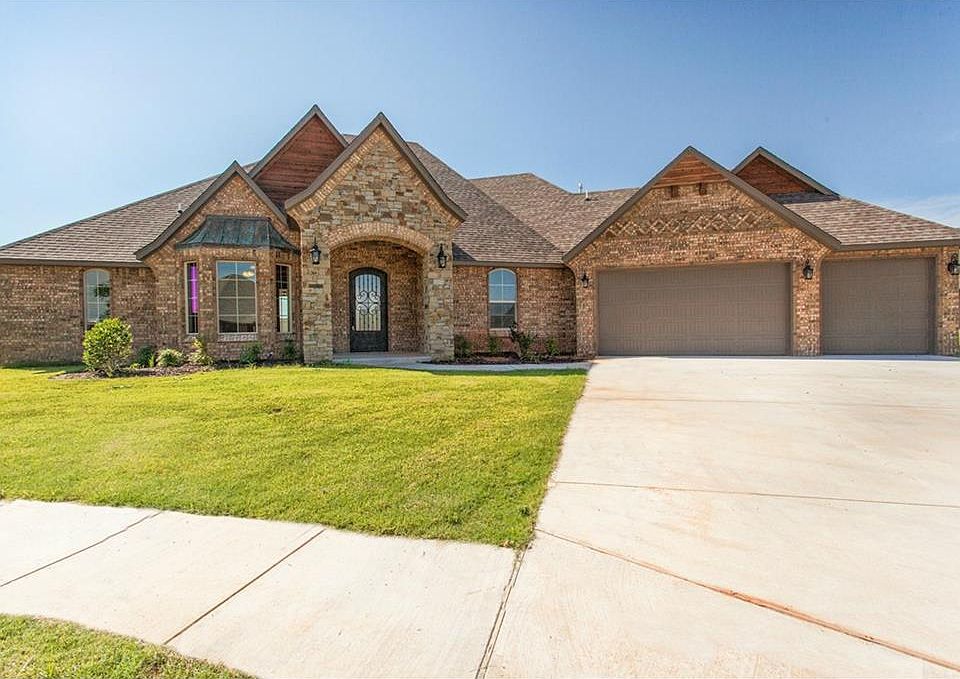 1st image of 2208 W Mickey Dr