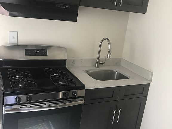3rd image of 1 Cherry Ln APT 2